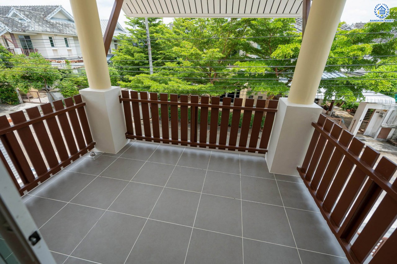 บ้านมือสองตกแต่งใหม่ โครงการ อนันตธารา ทวีวัฒนา เนื้อที่ 60 ตร.ว. พื้นที่ใช้สอย 166 ตร.ม. ฟังก์ชันจัดเต็ม 3 ห้องนอน 3 ห้องน้ำ จอดรถได้ 2 คัน ตอบโจทย์ทุกการเดินทาง บนทำเลศักยภาพ ติดถนนบรมราชชนนี เชื่อมต่อทางคู่ขนานลอยฟ้า ใกล้รถไฟฟ้าสายสีน้ำเงิน "สถานีบางพลัด"